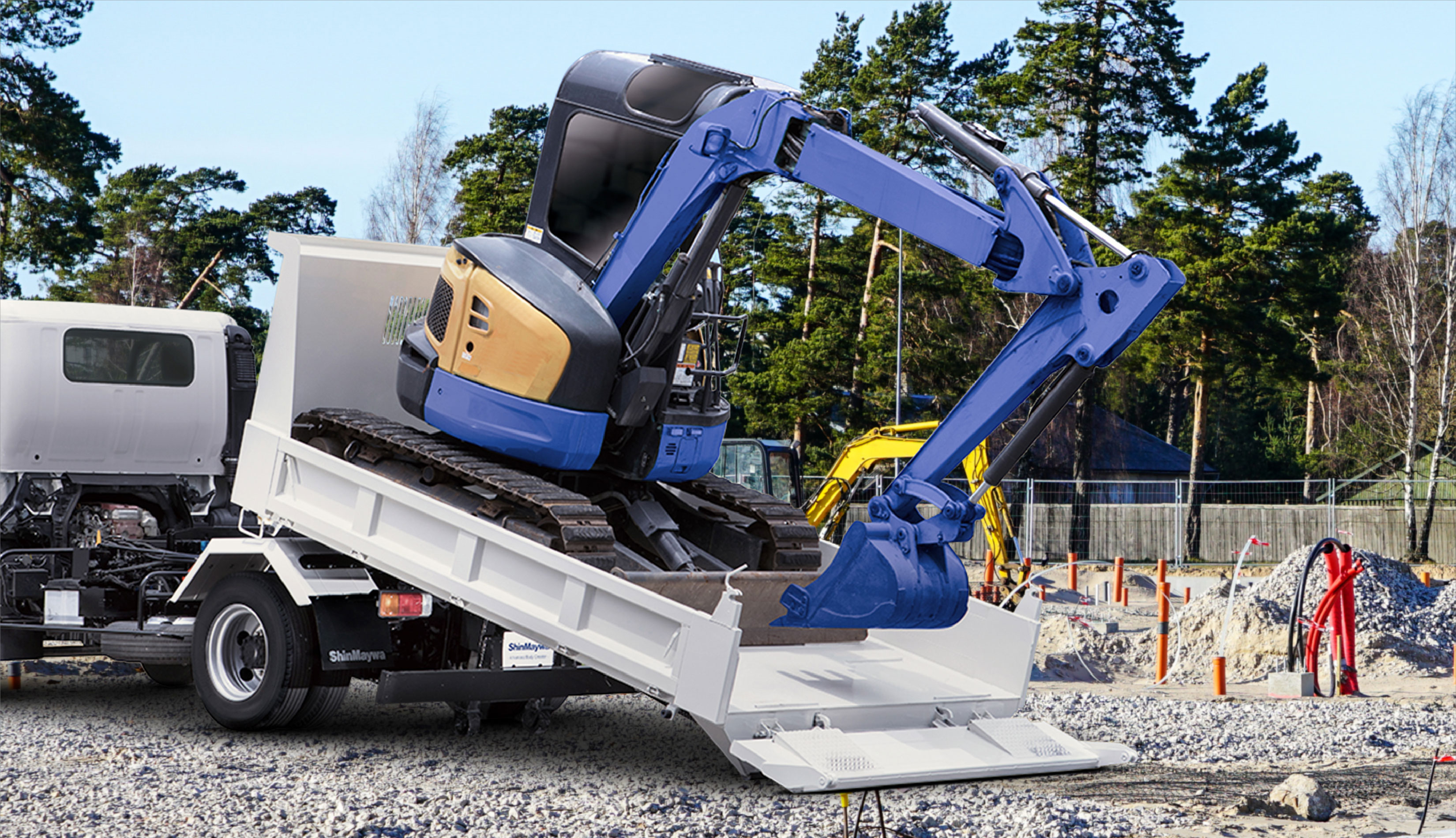 建機などの積み込みを長い道板を設置することなく、安全性高く、スピーディに。