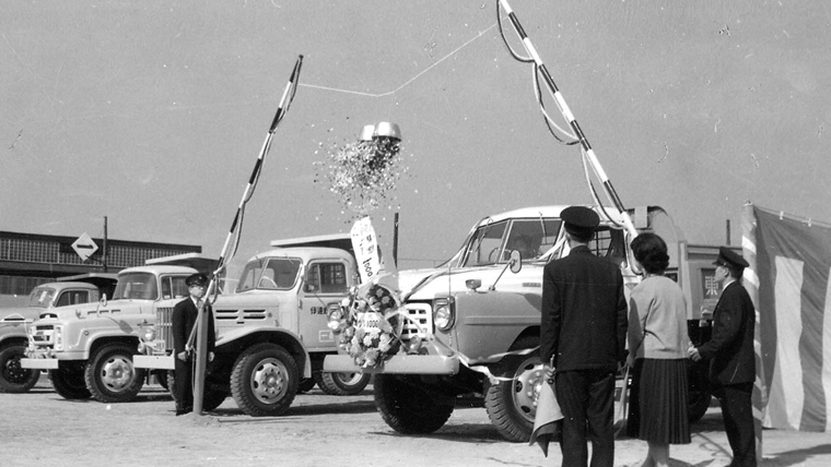 1961年4月18日：出場するダンプ1,000号