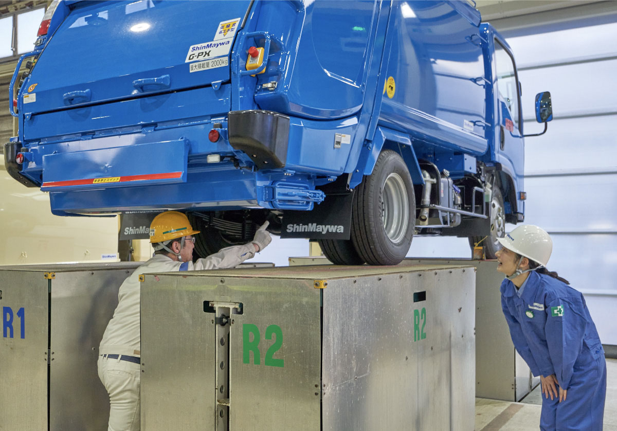 最後は出荷前の車の最終検査の様子を見学させてもらいました