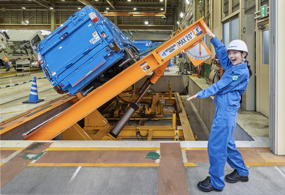 最後は出荷前の車の最終検査の様子を見学させてもらいました