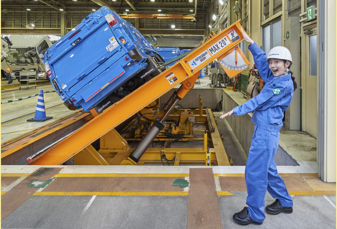 最後は出荷前の車の最終検査の様子を見学させてもらいました